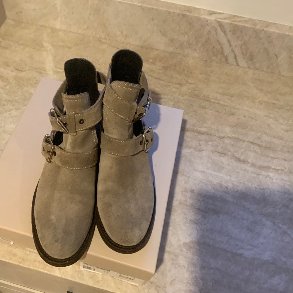 Suede booties. Burberry. Grey .Size 9, true to size.